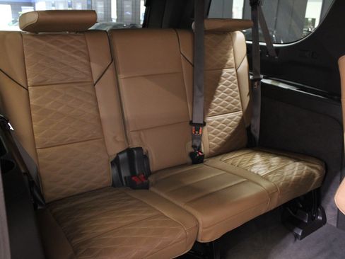 Used 2023 Cadillac Escalade ESV Premium Luxury w/ Performance Package AWD/4WD image 23