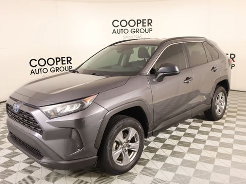 Used 2022 Toyota RAV4 LE image 9