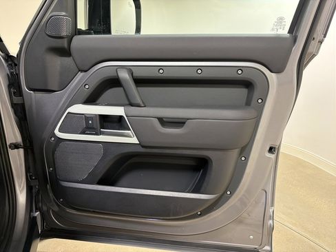 Used 2024 Land Rover Defender 110 S image 23