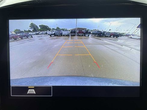 Used 2023 Chevrolet Traverse LT FWD image 15