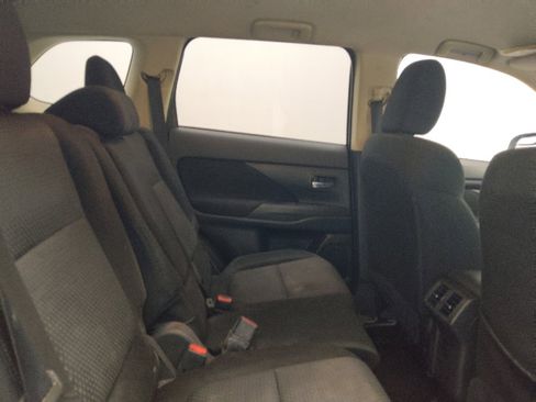 Used 2019 Mitsubishi Outlander ES image 19