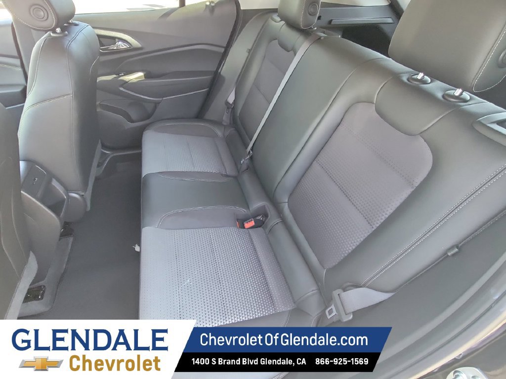 Used 2025 Chevrolet Trax LT FWD image 13
