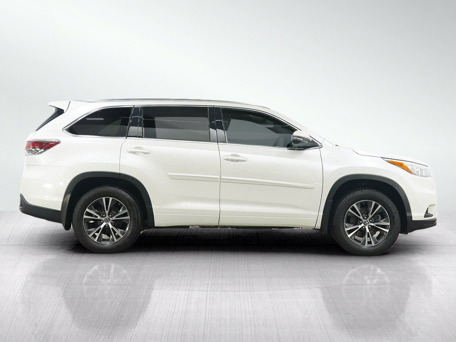 Used 2016 Toyota Highlander XLE w/ Protection Package #3 AWD/4WD image 6