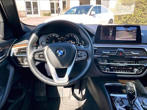Used 2018 BMW 530i w/ Premium Package image 6