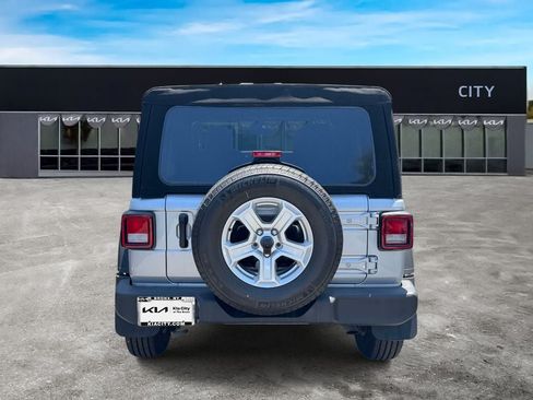 Used 2022 Jeep Wrangler Unlimited Sport AWD/4WD image 6