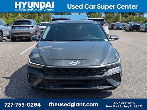 Certified 2024 Hyundai Elantra SE FWD image 8