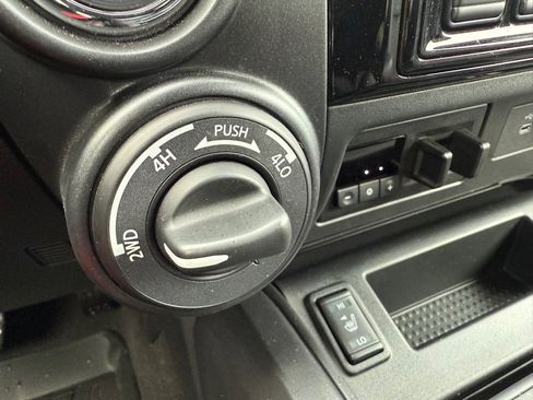 Used 2024 Nissan Titan PRO-4X w/ Pro-4x Convenience Package image 17