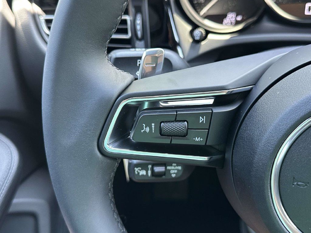 Used 2026 Porsche Macan AWD/4WD image 21