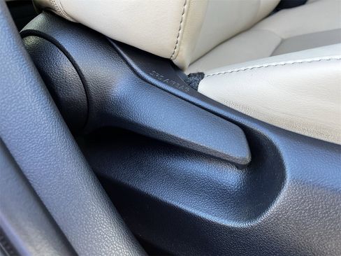 Used 2021 Toyota Prius XLE w/ Advanced Technology Package image 26