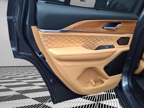 New 2025 Jeep Grand Cherokee Summit image 24