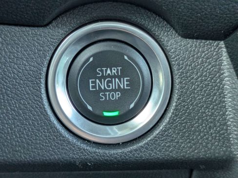 Used 2024 Chevrolet Traverse LT FWD image 25