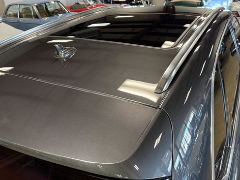 Used 2018 Bentley Bentayga image 34