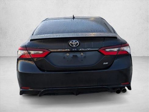Used 2021 Toyota Camry SE image 5