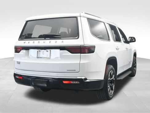 Used 2023 Jeep Wagoneer Series III w/ Preferred Equipment Group image 5