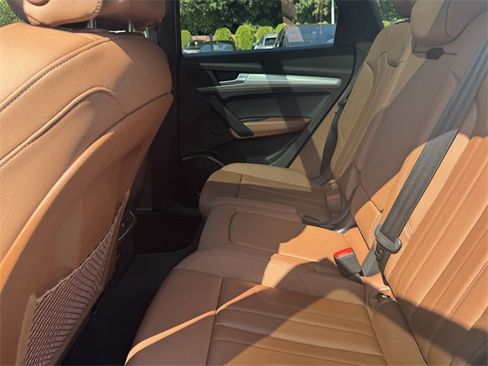 Certified 2025 Audi Q5 2.0T Premium w/ Convenience Plus Package image 36