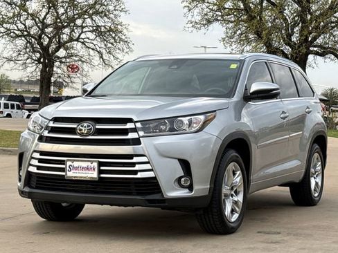 Used 2019 Toyota Highlander Limited image 3