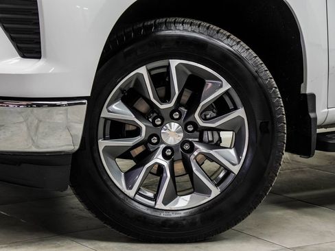 Used 2022 Chevrolet Silverado 1500 LT AWD/4WD image 3