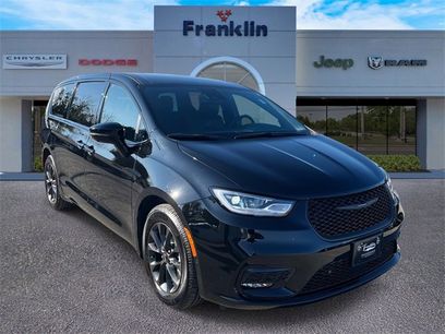 Used 2024 Chrysler Pacifica Select
