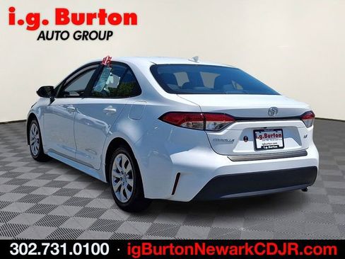 Used 2024 Toyota Corolla LE FWD image 4
