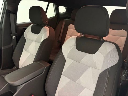 Certified 2025 Chevrolet Trax RS FWD image 26