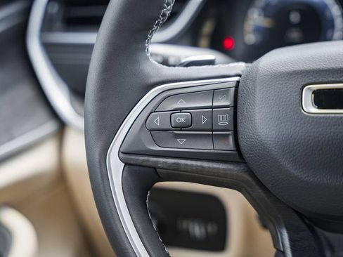 New 2025 Jeep Grand Cherokee Limited w/ Luxury Tech Group II image 34