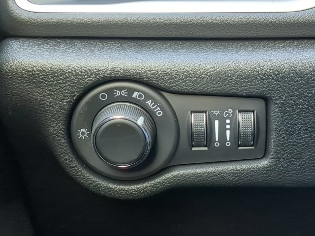 New 2026 Chrysler Voyager LX FWD image 28