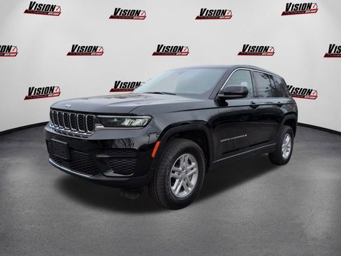 Used 2025 Jeep Grand Cherokee Laredo w/ Luxury Tech Group I AWD/4WD image 1