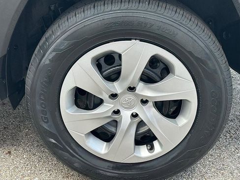 Certified 2023 Toyota RAV4 LE AWD/4WD image 31