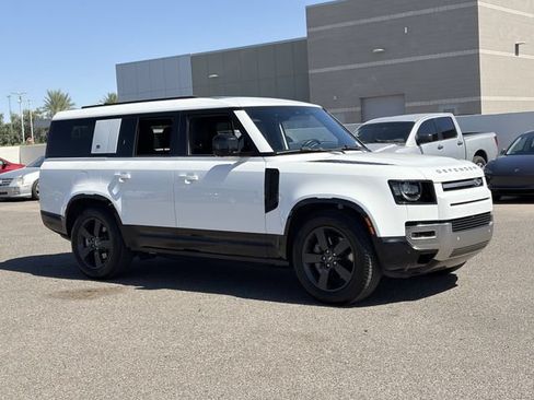 Used 2023 Land Rover Defender 130 SE AWD/4WD image 4
