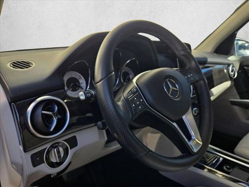 Used 2015 Mercedes-Benz GLK 350 4MATIC image 9
