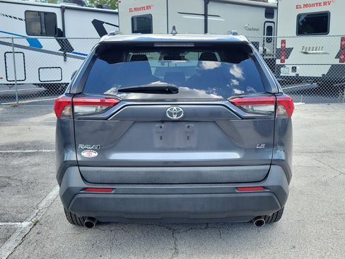 Used 2021 Toyota RAV4 LE FWD image 6