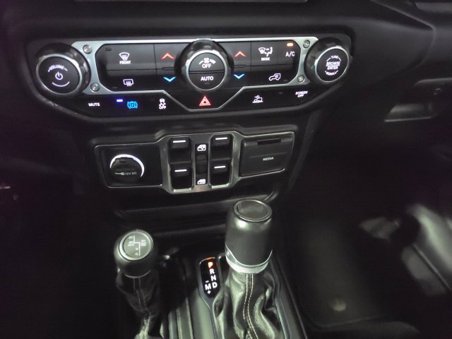 Used 2021 Jeep Wrangler Unlimited Sahara AWD/4WD image 31