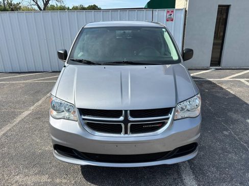 Used 2018 Dodge Grand Caravan SE w/ UConnect Hands-Free Group FWD image 9