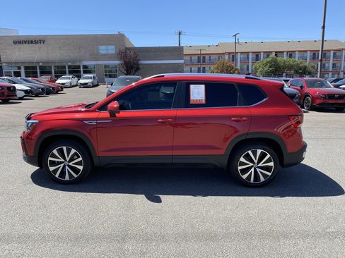 Certified 2023 Volkswagen Taos SE w/ Panoramic Sunroof Package FWD image 49