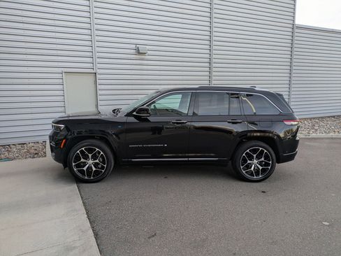 Used 2022 Jeep Grand Cherokee Summit image 2