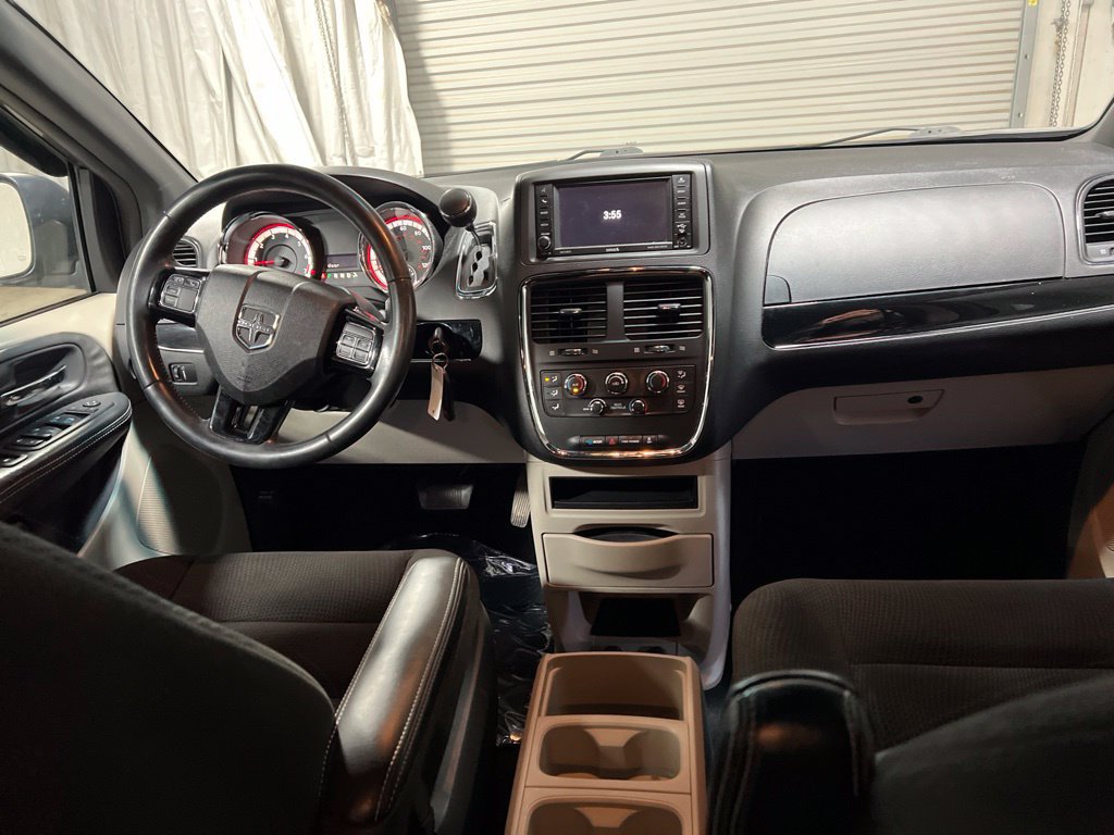 Used 2017 Dodge Grand Caravan SE FWD image 13