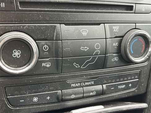 Used 2017 Ford Explorer XLT image 30