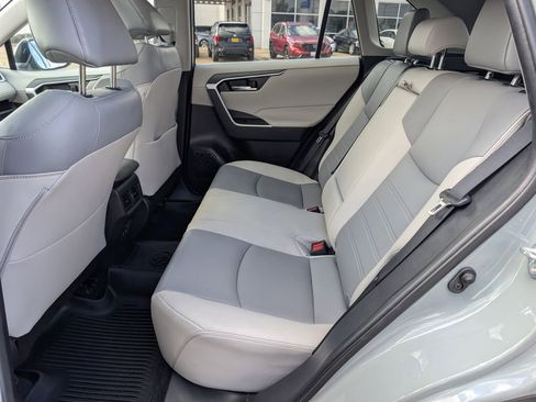 Used 2021 Toyota RAV4 XLE Premium image 32