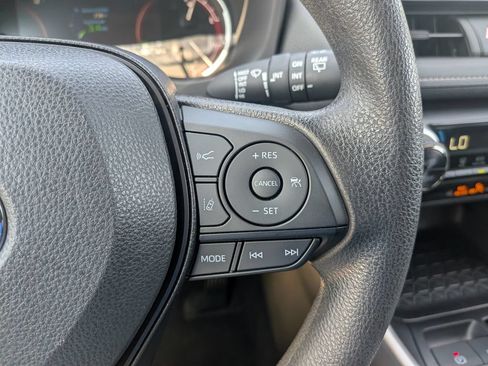 Used 2025 Toyota RAV4 XLE AWD/4WD image 26