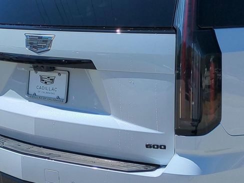 New 2026 Cadillac Escalade ESV Platinum Sport w/ LPO, ONYX Package AWD/4WD image 17