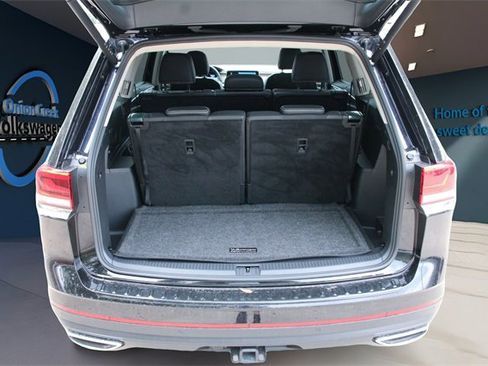 Certified 2025 Volkswagen Atlas SE image 40