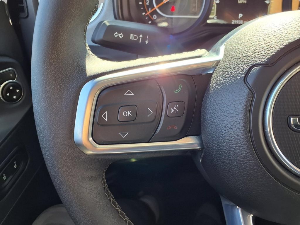 Used 2026 Jeep Wrangler Unlimited Sahara AWD/4WD image 13