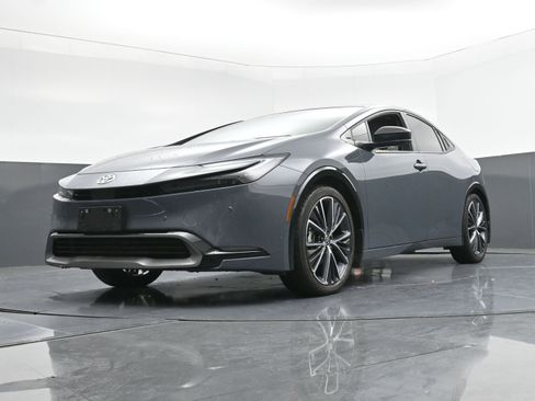 Used 2024 Toyota Prius XLE image 22