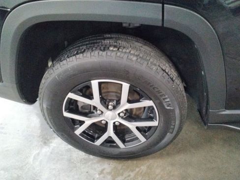 Used 2024 Jeep Grand Cherokee L Limited w/ Luxury Tech Group II AWD/4WD image 19