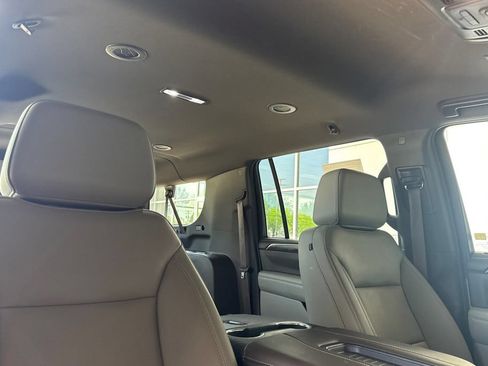 Used 2023 Chevrolet Suburban LT w/ Luxury Package AWD/4WD image 18