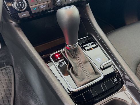 Used 2024 Jeep Compass Latitude w/ Convenience Group image 17