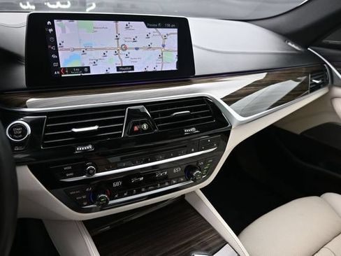 Used 2019 BMW 530i w/ Premium Package RWD image 11