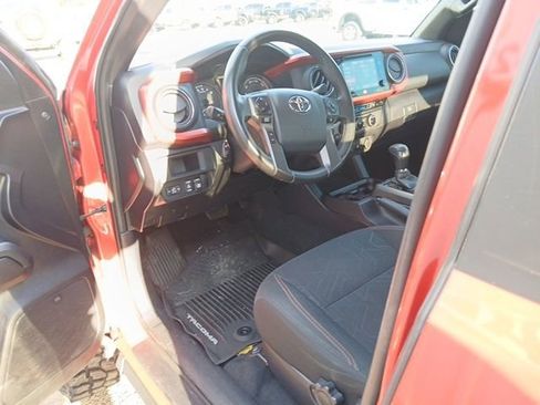 Used 2017 Toyota Tacoma TRD Sport image 46