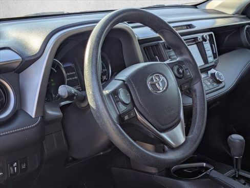 Used 2018 Toyota RAV4 LE AWD/4WD image 8