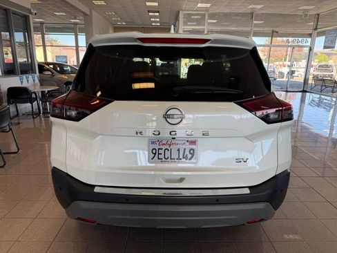 Used 2023 Nissan Rogue SV image 4